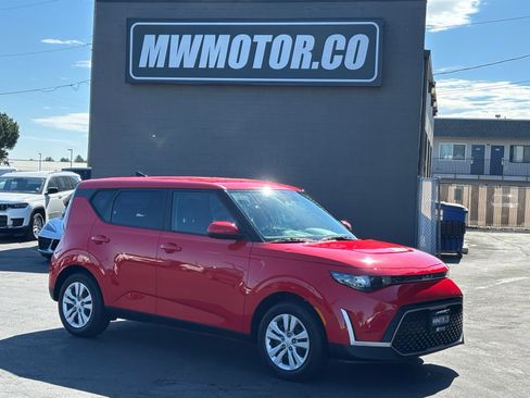 Used 2024 Kia Soul LX FWD image 1