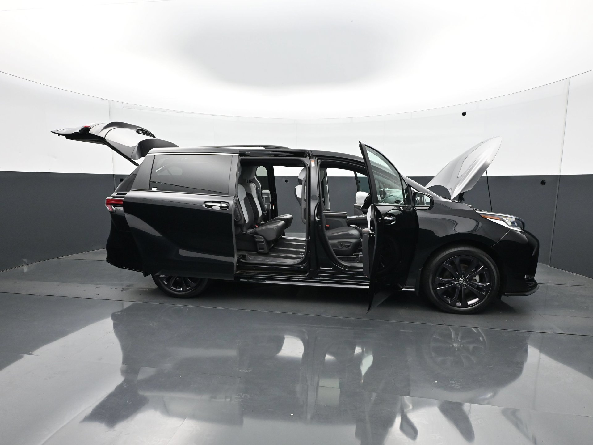 Used 2022 Toyota Sienna XSE FWD image 36