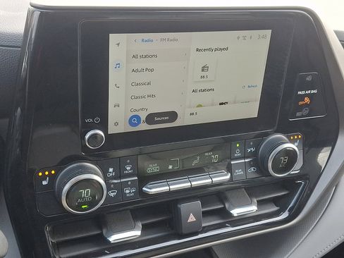 Used 2023 Toyota Highlander XLE image 18