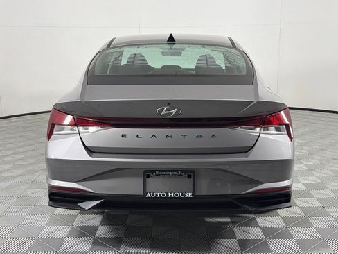 Used 2022 Hyundai Elantra SEL w/ Convenience Package FWD image 6