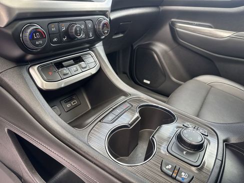 Used 2023 GMC Acadia SLT w/ Preferred Package AWD/4WD image 20
