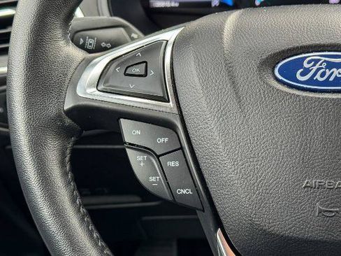 Certified 2022 Ford Edge Titanium image 31