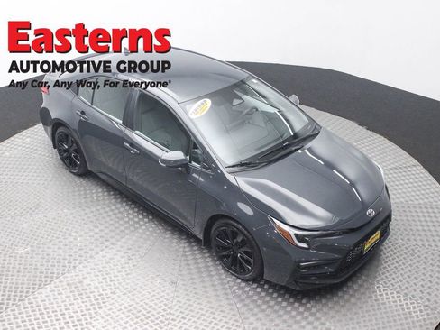 Used 2025 Toyota Corolla SE image 3