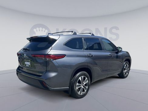 Used 2023 Toyota Highlander XLE AWD/4WD image 7
