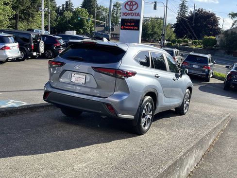 Certified 2024 Toyota Highlander XLE AWD/4WD image 6