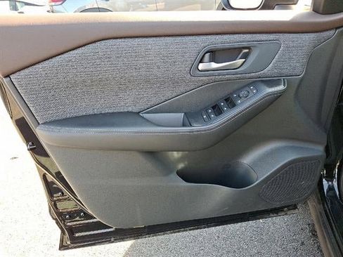 Used 2022 Nissan Rogue SV image 44