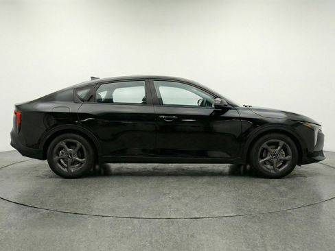 Used 2025 Kia K4 LXS image 11