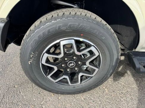 New 2025 Ford Bronco Outer Banks image 9