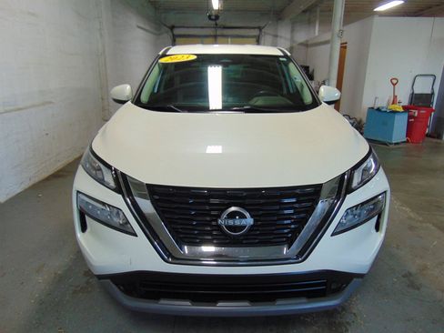 Used 2023 Nissan Rogue SV FWD image 3