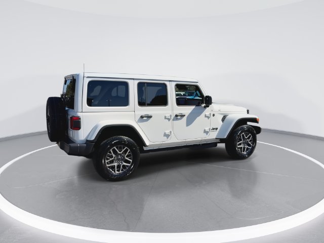 Used 2026 Jeep Wrangler Unlimited Sahara AWD/4WD image 9