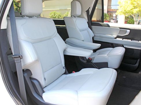 Used 2025 Ford Expedition Platinum AWD/4WD image 44