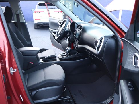 Used 2021 Kia Soul LX image 34
