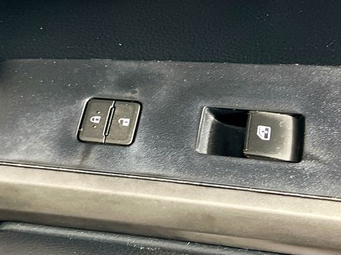 Used 2016 Toyota Tacoma SR5 w/ Towing Package image 30