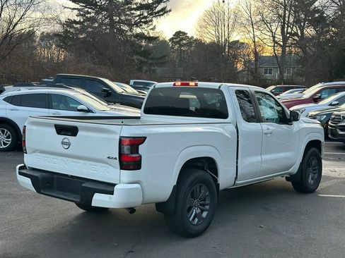 Used 2025 Nissan Frontier SV AWD/4WD image 3