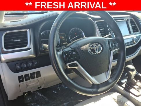 Used 2018 Toyota Highlander Limited Platinum image 16