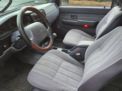Used 1999 Toyota Tacoma 4x4 Xtracab V6 w/ SR5 Pkg image 8