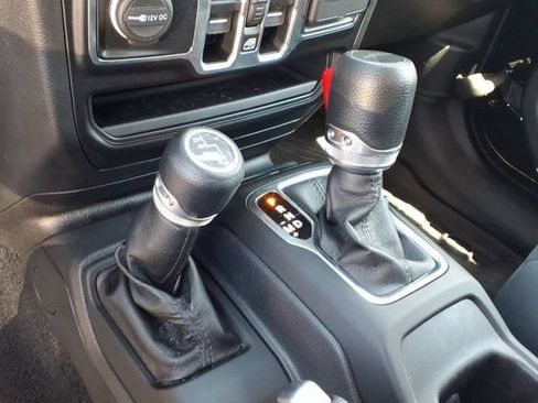 Used 2021 Jeep Gladiator Sport AWD/4WD image 14