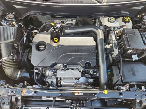 Used 2023 Chevrolet Equinox RS w/ LPO, Floor Liner Package FWD image 28