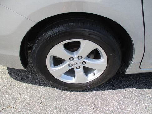 Used 2011 Toyota Sienna LE image 32
