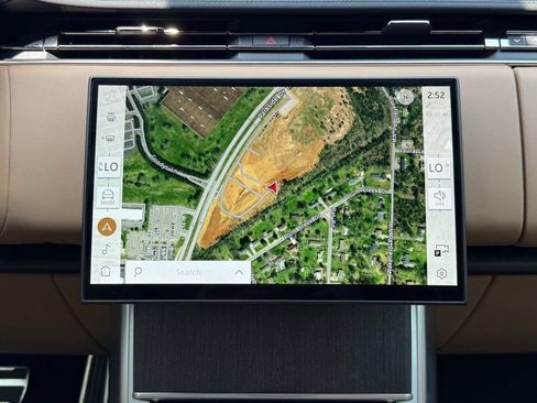 Certified 2025 Land Rover Range Rover Long Wheelbase SE AWD/4WD image 22