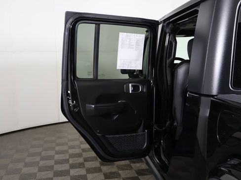 Used 2023 Jeep Gladiator Sport image 18