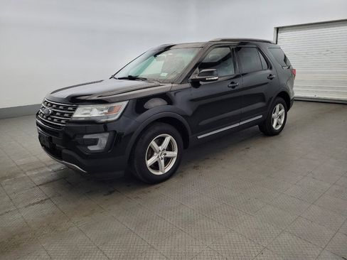 Used 2017 Ford Explorer XLT w/ Equipment Group 202A AWD/4WD image 2