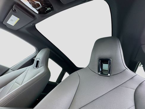 Used 2023 BMW iX xDrive50 w/ Sport Package image 14