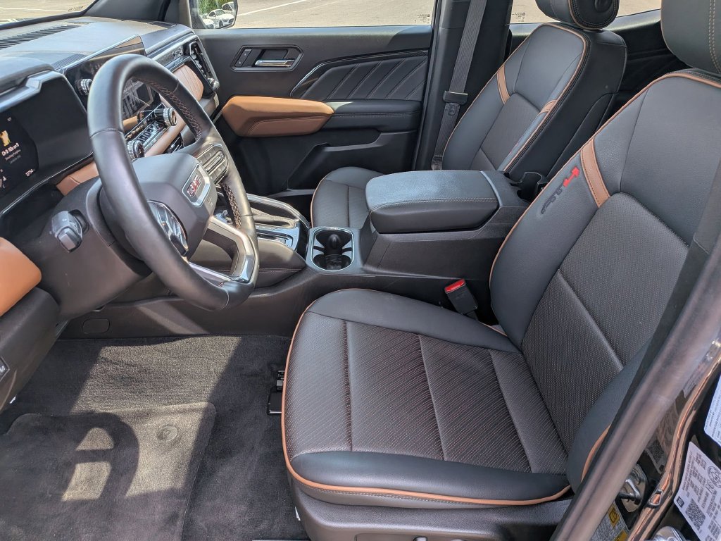 Used 2025 GMC Canyon AT4 w/ Technology Plus Package AWD/4WD image 19