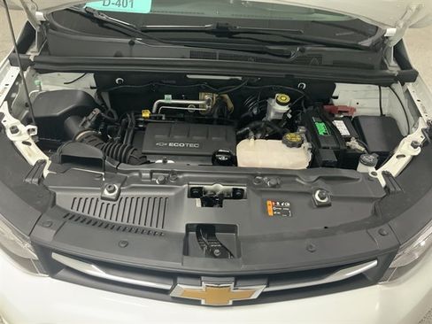Used 2019 Chevrolet Trax LT w/ LT Convenience Package AWD/4WD image 9