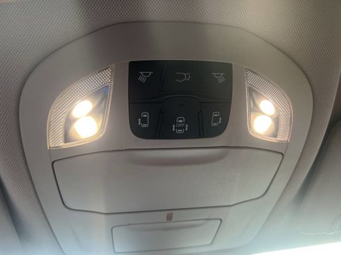 Used 2020 Chrysler Pacifica Touring-L image 27