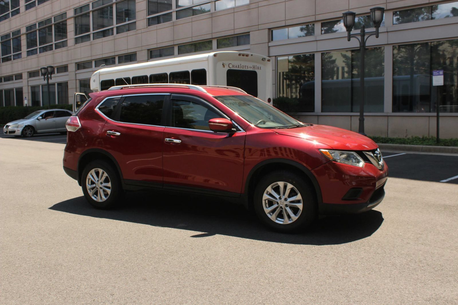Used 2015 Nissan Rogue SV w/ SV Premium Package AWD/4WD image 2