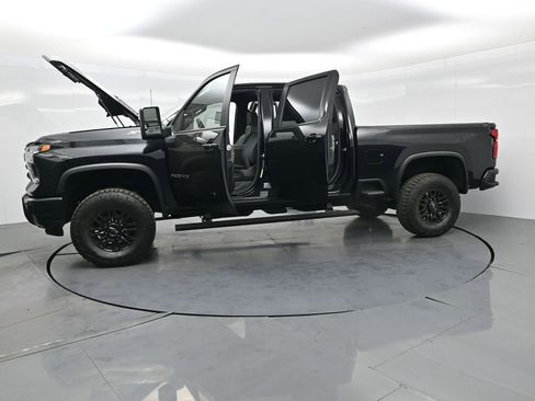 Used 2025 Chevrolet Silverado 2500 ZR2 w/ Technology Package image 41