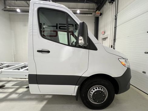 Used 2023 Mercedes-Benz Sprinter 3500 image 16