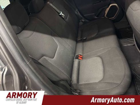Used 2016 Jeep Renegade Latitude image 29