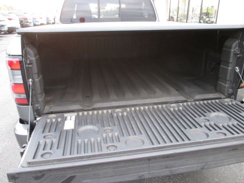 Used 2022 Nissan Frontier SV w/ Technology Package image 10