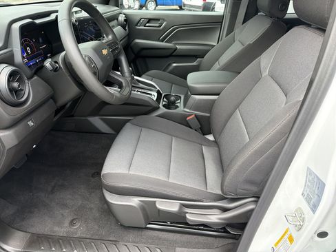 Used 2026 Chevrolet Colorado W/T RWD image 11
