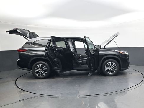 Used 2023 Toyota Highlander L image 42