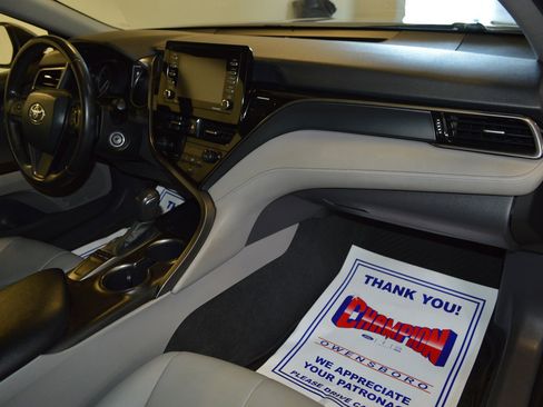 Used 2022 Toyota Camry SE image 10