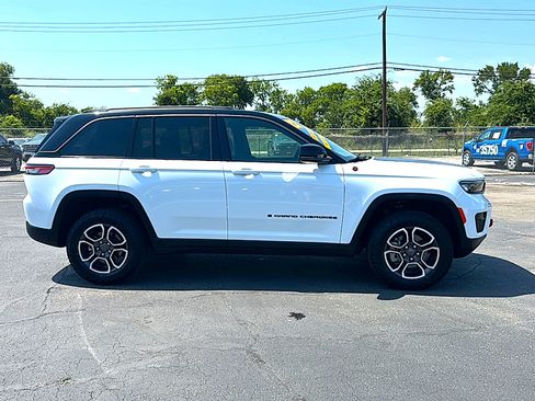 Used 2022 Jeep Grand Cherokee Trailhawk AWD/4WD image 9