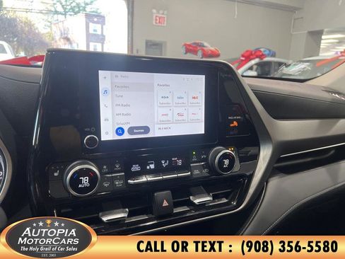 Used 2024 Toyota Highlander XLE AWD/4WD image 32
