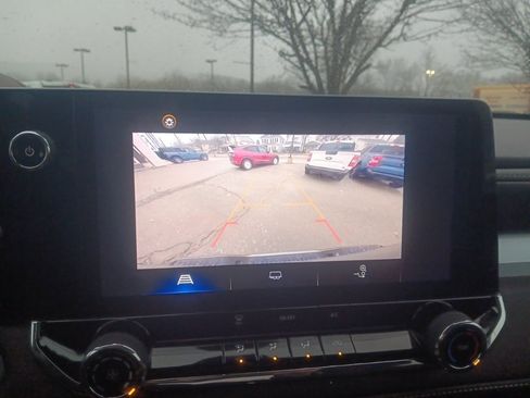 Used 2023 Chevrolet Colorado LT image 40