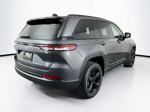 Used 2023 Jeep Grand Cherokee Altitude AWD/4WD image 9