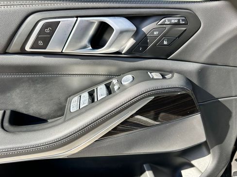 Used 2025 BMW X7 xDrive40i w/ Premium Package image 19