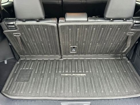 Used 2023 Toyota Highlander XLE image 16