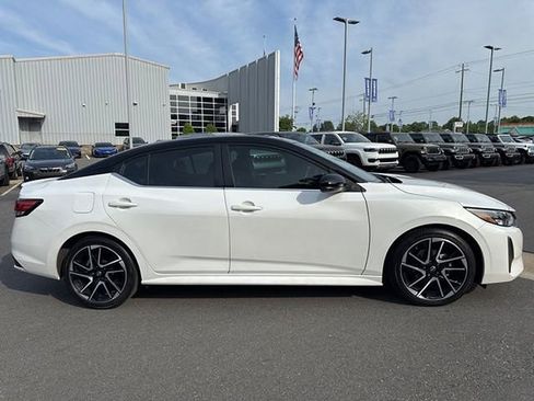 Used 2024 Nissan Sentra SR FWD image 3