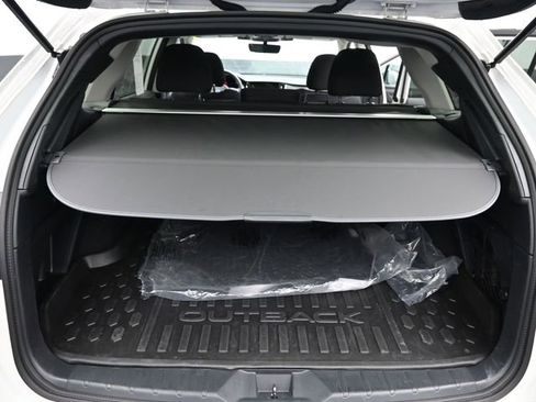 Used 2025 Subaru Outback Premium image 6