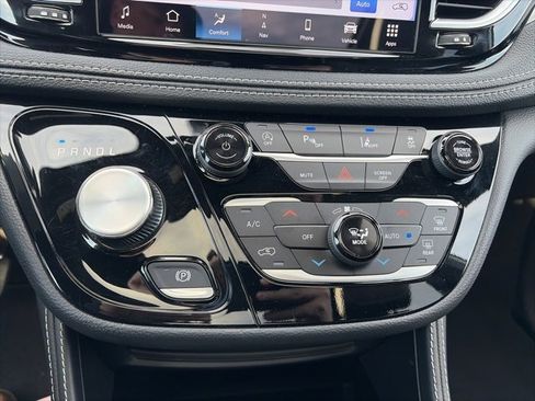 Used 2023 Chrysler Pacifica Limited w/ S Appearance Package image 24