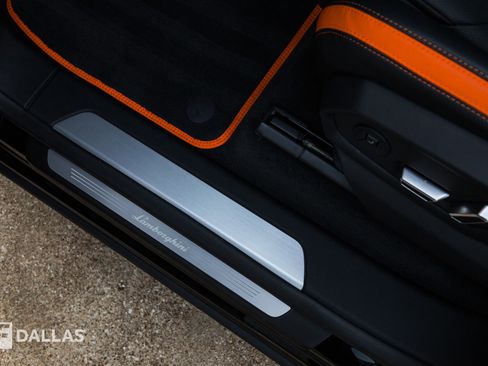 Used 2025 Lamborghini Urus SE image 22