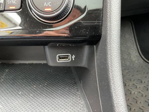 Used 2019 Volkswagen Jetta SE FWD image 23
