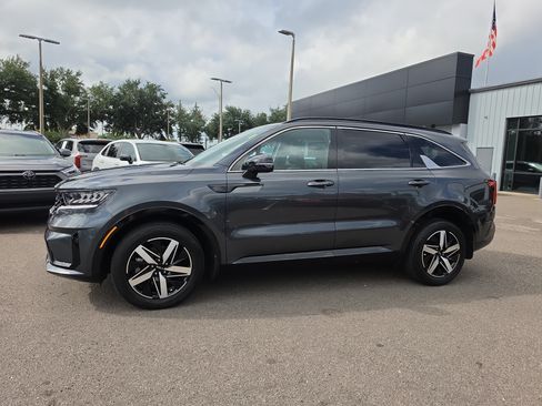 Certified 2022 Kia Sorento S w/ Panoramic Sunroof Package FWD image 5
